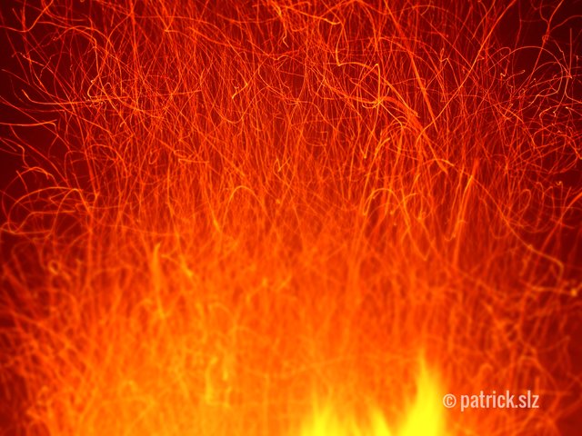 Wildes Funkenschauspiel. (Fischbach bei Dahn) | Foto: patrick.slz