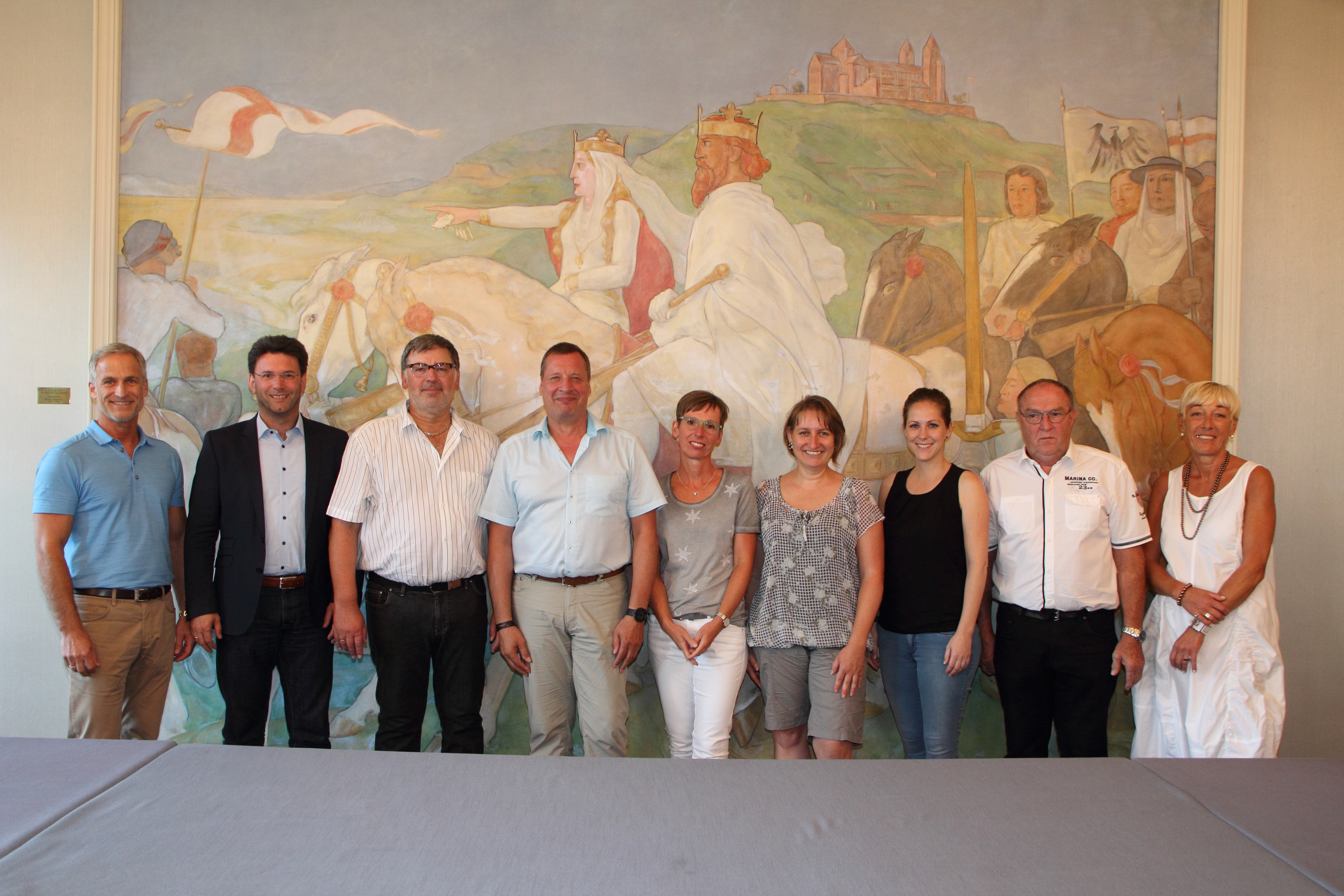 Unser Foto zeigt v.l.n.r.: Klaus Freunscht, Bürgermeister Christoph Glogger, Klaus Lindenblatt, André Schuff, Heike Weppler, Nana Koch, Carina Hubach, Siegfried Mann und Marisa Steinacker.