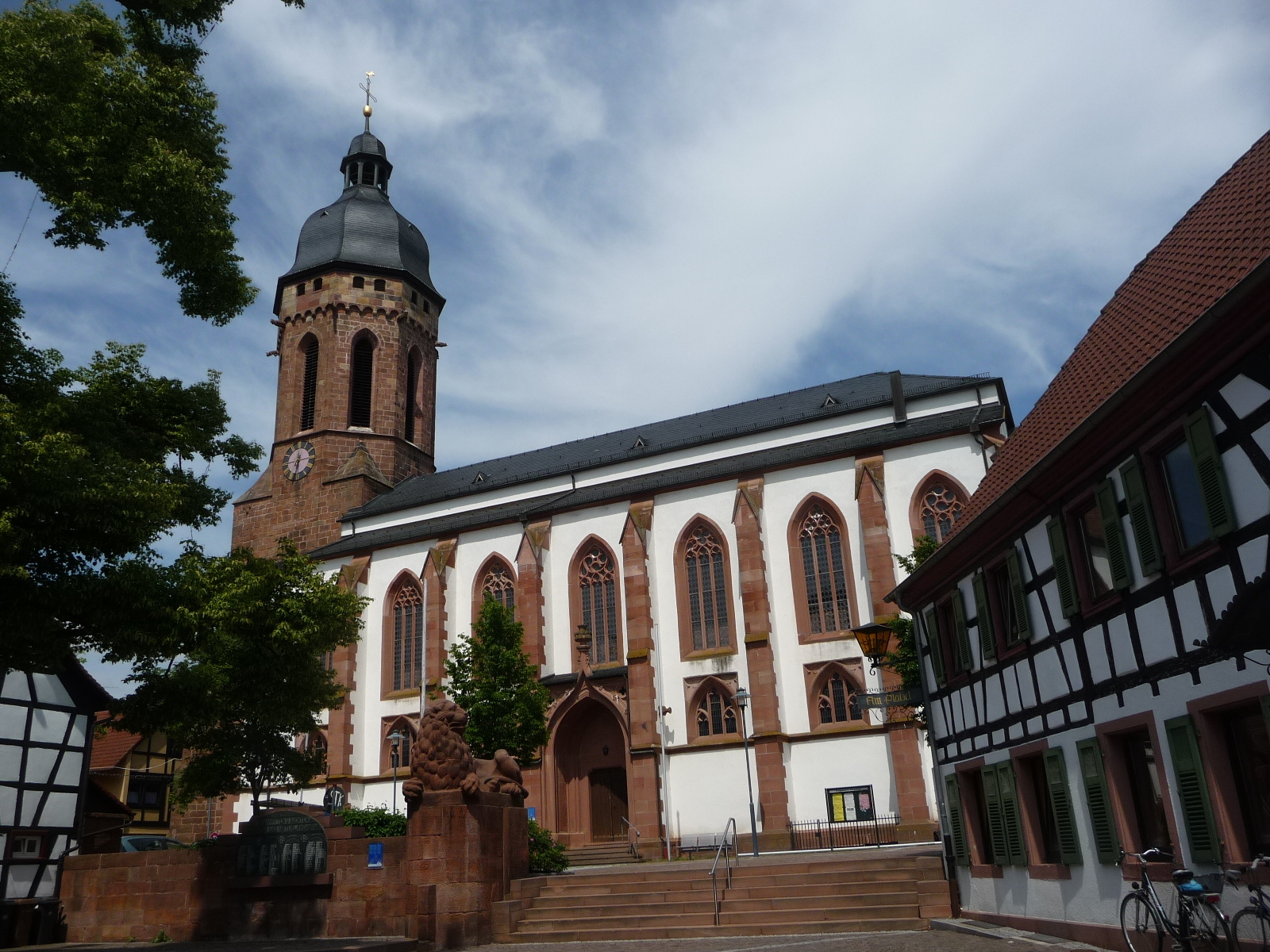 Die Sankt Georgskirche in Kandel.