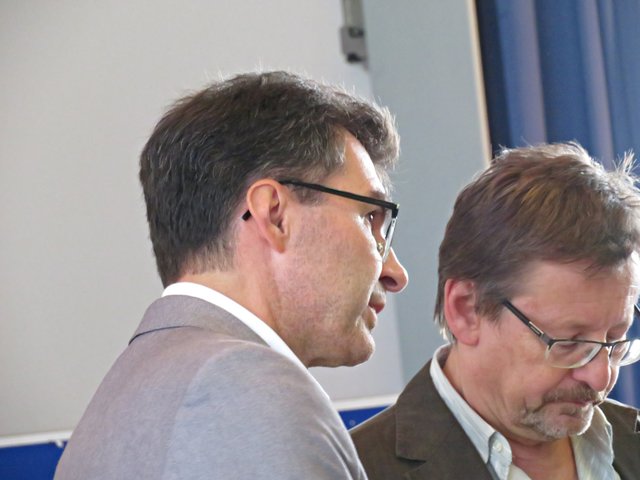 Beim Interview mit einem Rheinpfalz-Mitarbeiter | Foto: Brigitte Melder