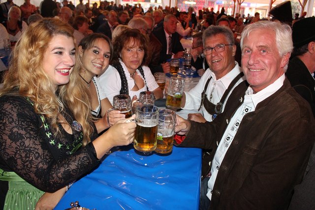 Trinkt ausnahmsweise auch mal gerne ein Bier mit Freunden: Dietmar Bonn, Geschäftsführer des Forster Winzervereins. | Foto: Pacher