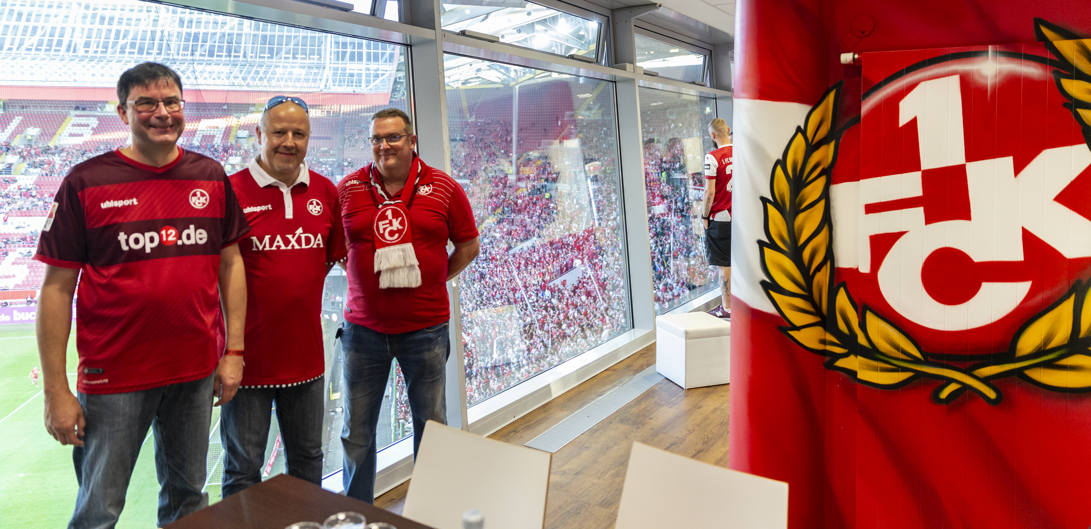 Sozial engagiert: Ralf Langkammer, Jürgen Jüllig und Bernhard Otto konnten das Heimspiel gegen Fortuna Köln aus der Layenberger-Loge erleben Foto: Jens Vollmer