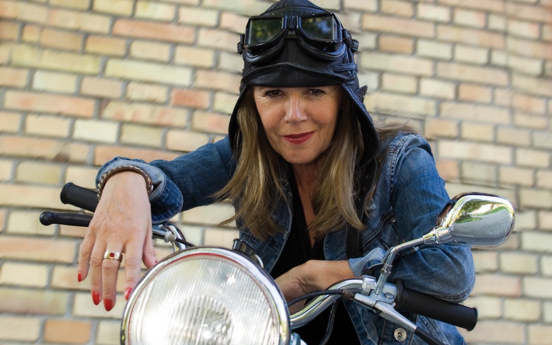 Kabarettistin Angelika Beier spielt Fanny.