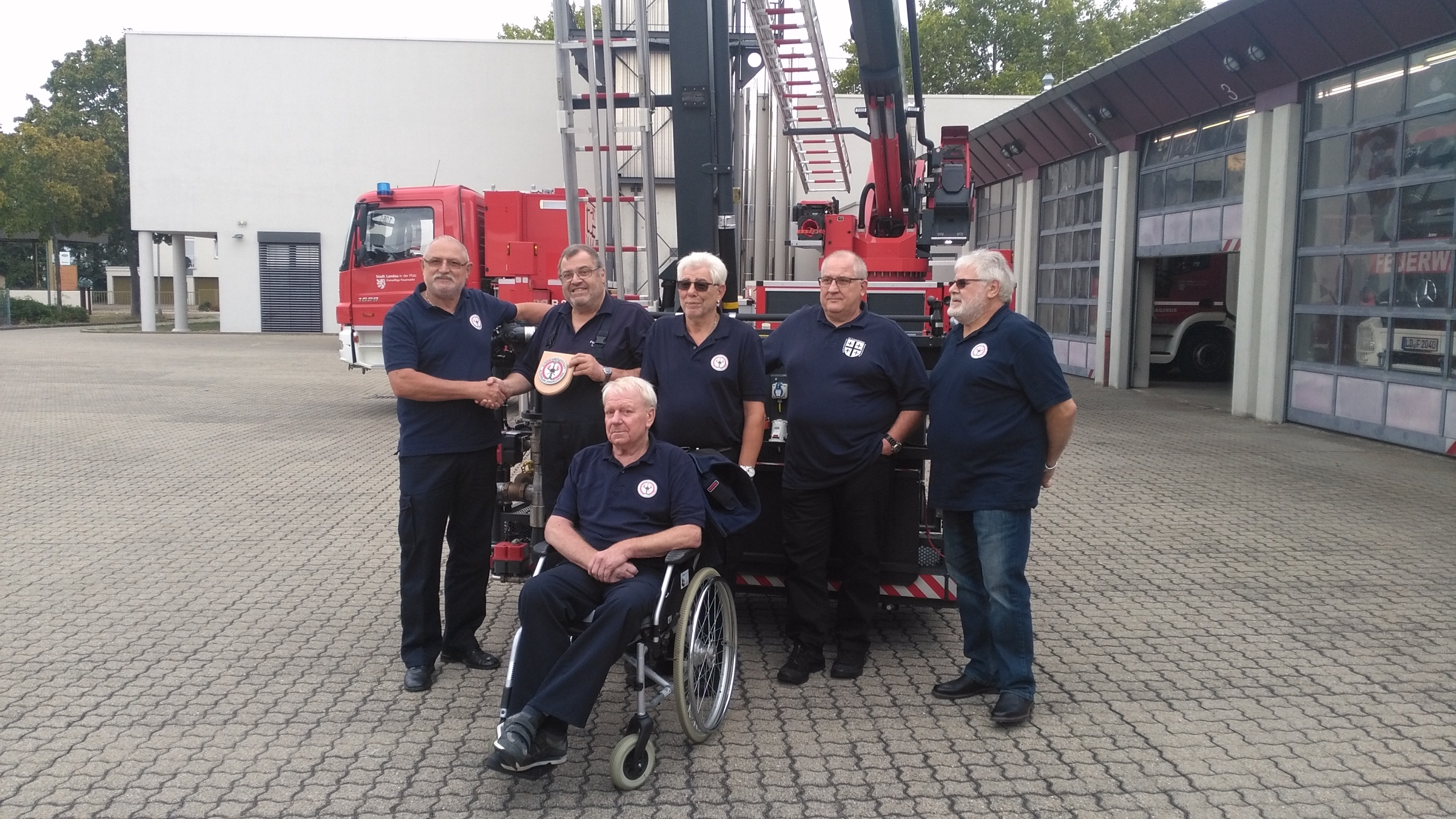 Von Links: Michael Wolf, Thomas Stamer, Karl Koppehele, Ronny Schäfer, Ernst Kuhn, Reiner Schmidt. Vorne sitzend: Rudi Zimdahl