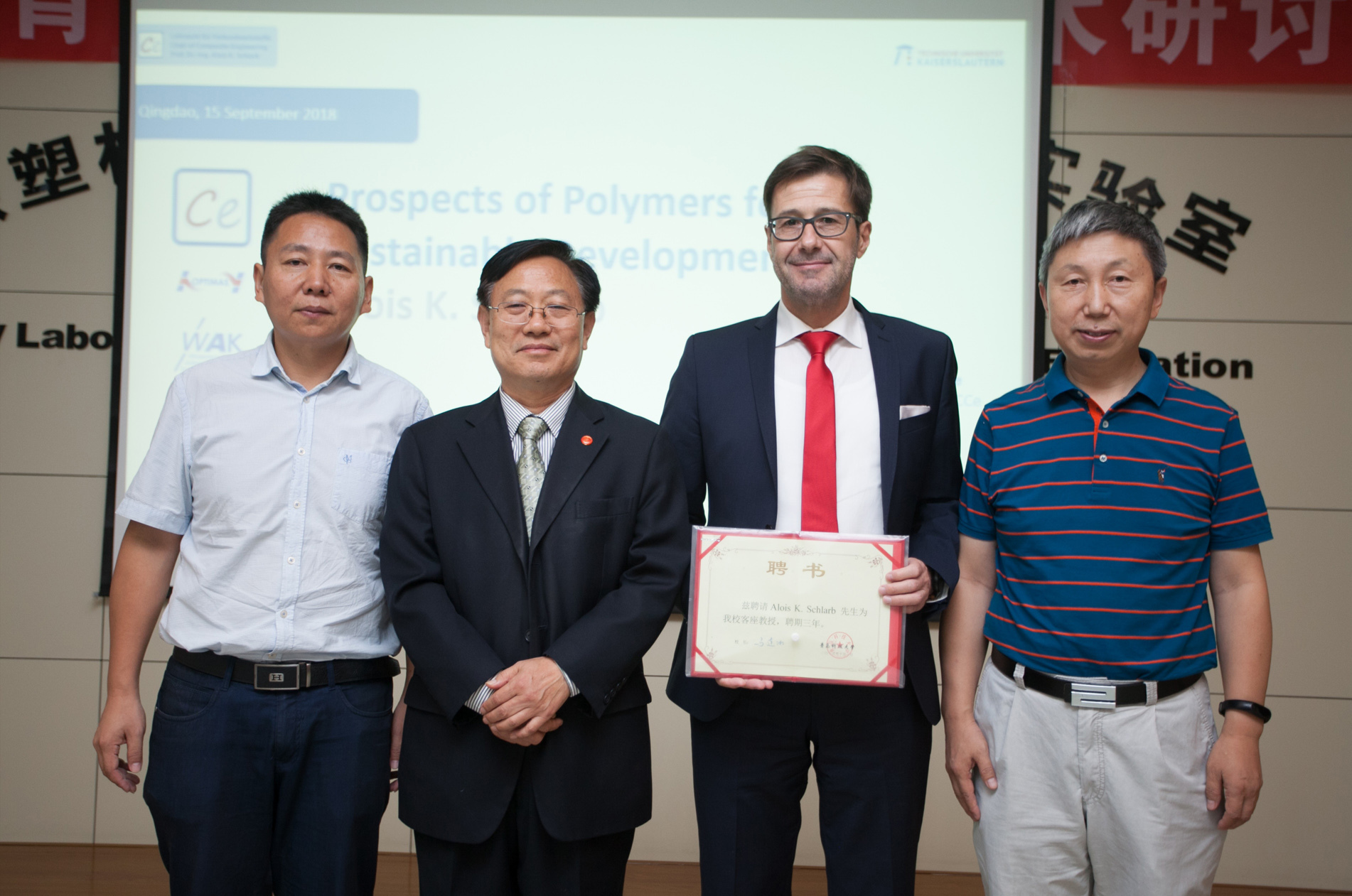 Prof. Dr.-Ing. Alois K. Schlarb ( 2. von rechts) erhält eine Gastprofessur in China Foto: ps