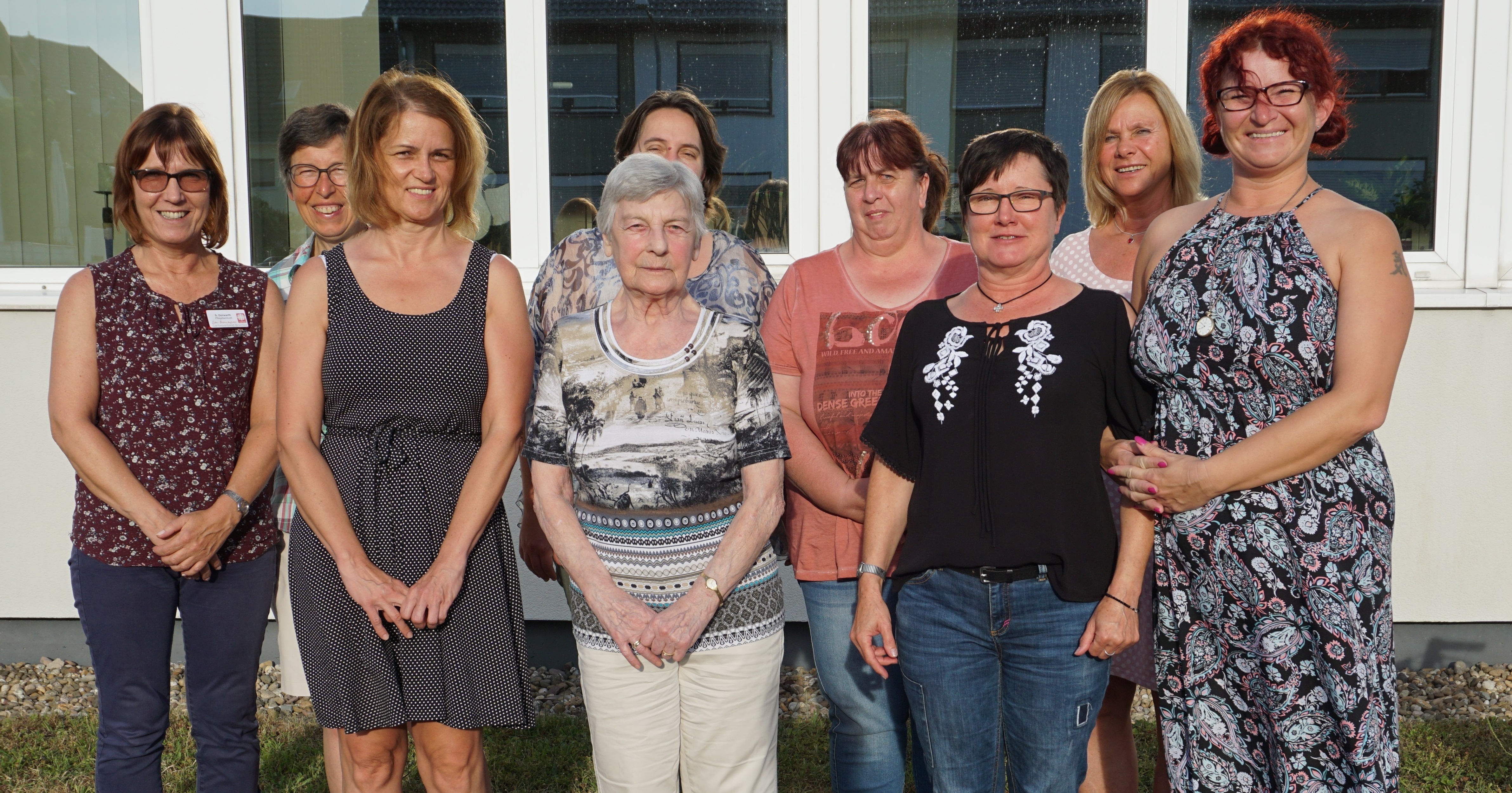 Die Kursteilnehmer sind sich einig: Der Spezialpflegekurs von Frau Sabine Dorwarth (links) und Frau Claudia Kraus (2.v.r.) war sehr lehrreich.