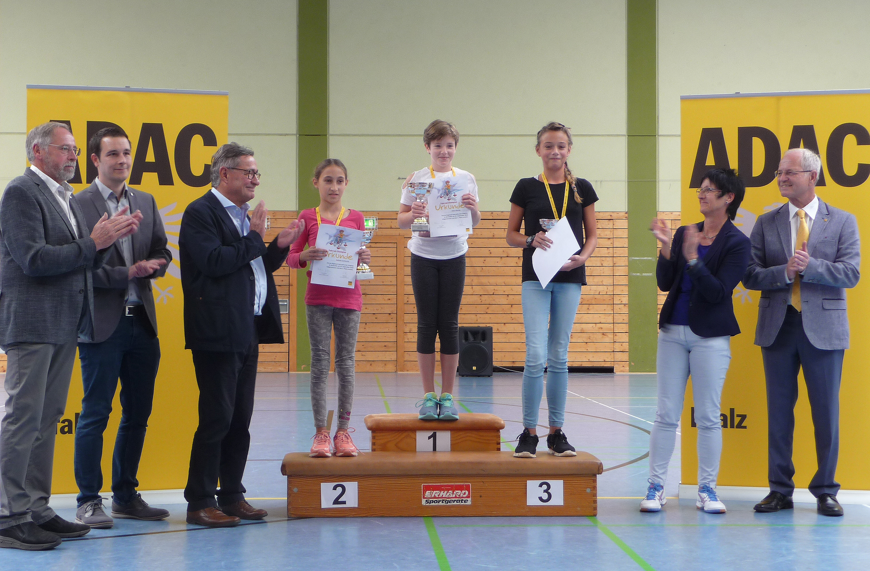 Sieger der Altersklasse 2 (Mädchen): 1.Inken Masing, 2. Nathalie Zschiesche, 3. Lucy Deutsch.