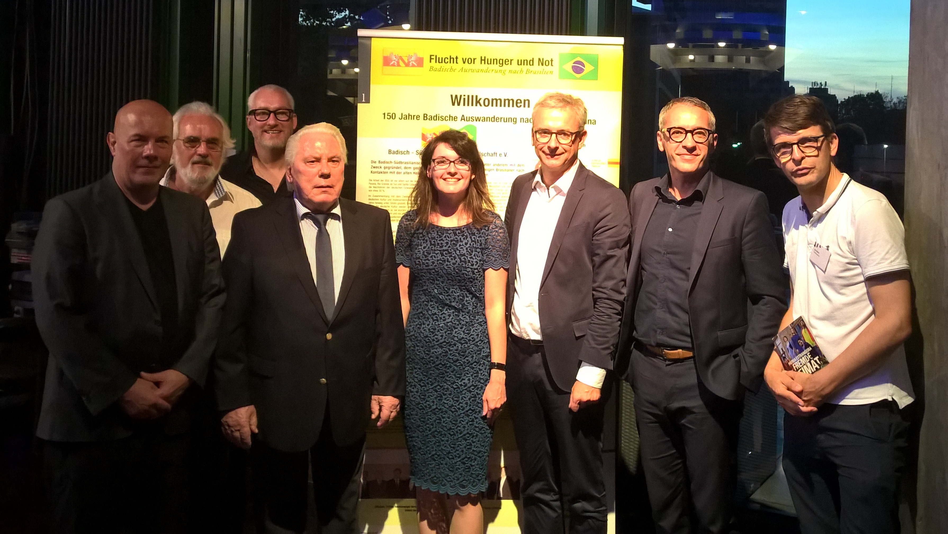 Vertreter des BSG-Präsidiums und des Badischen Staatstheaters mit der Landtagsabgeordneten Christine Neumann-Martin und Landrat Dr. Christoph Schnaudigel (3. V. r.)