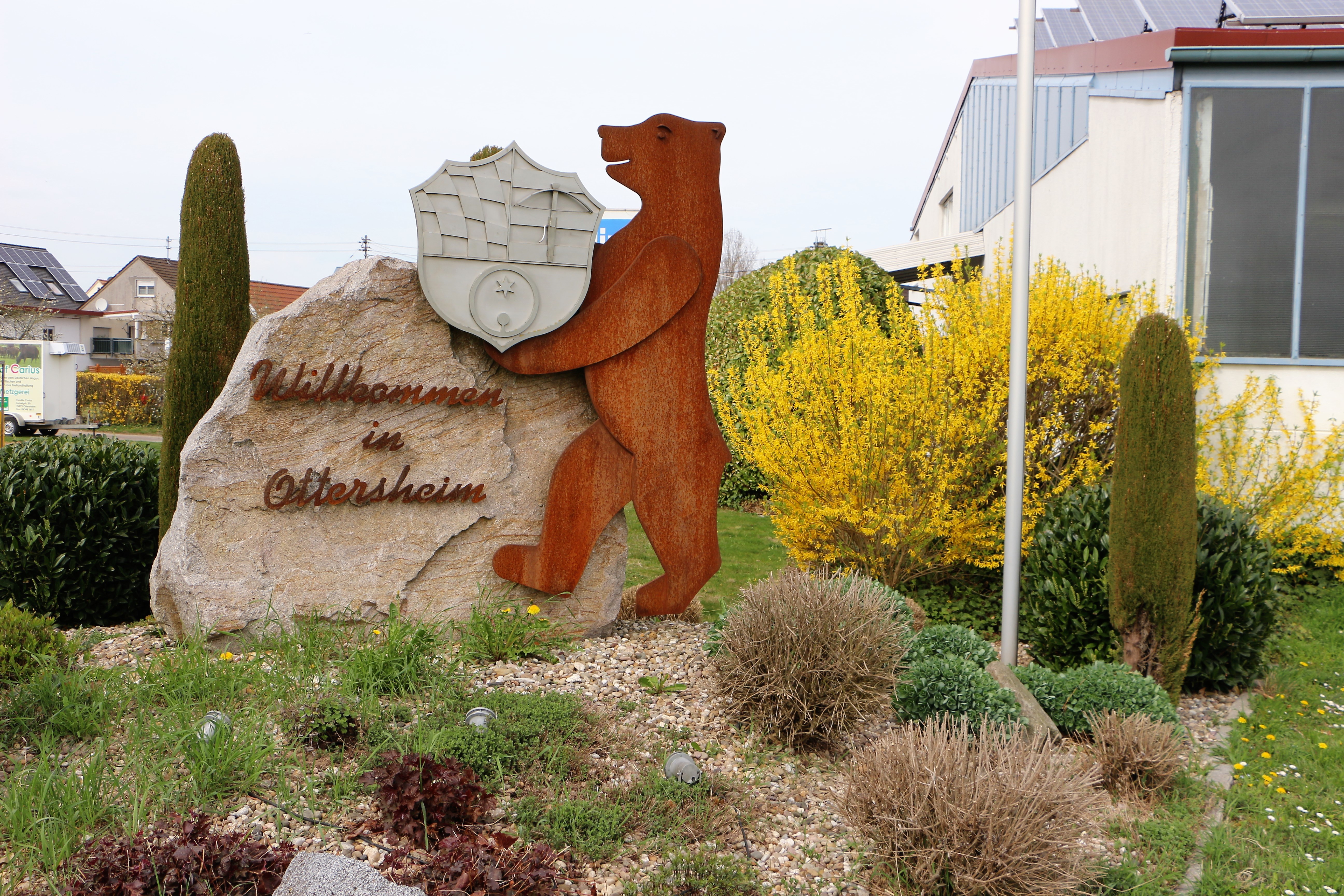 In Ottersheim laden die Vereinigten Chöre der Vereinigten Sänger zum Theater.