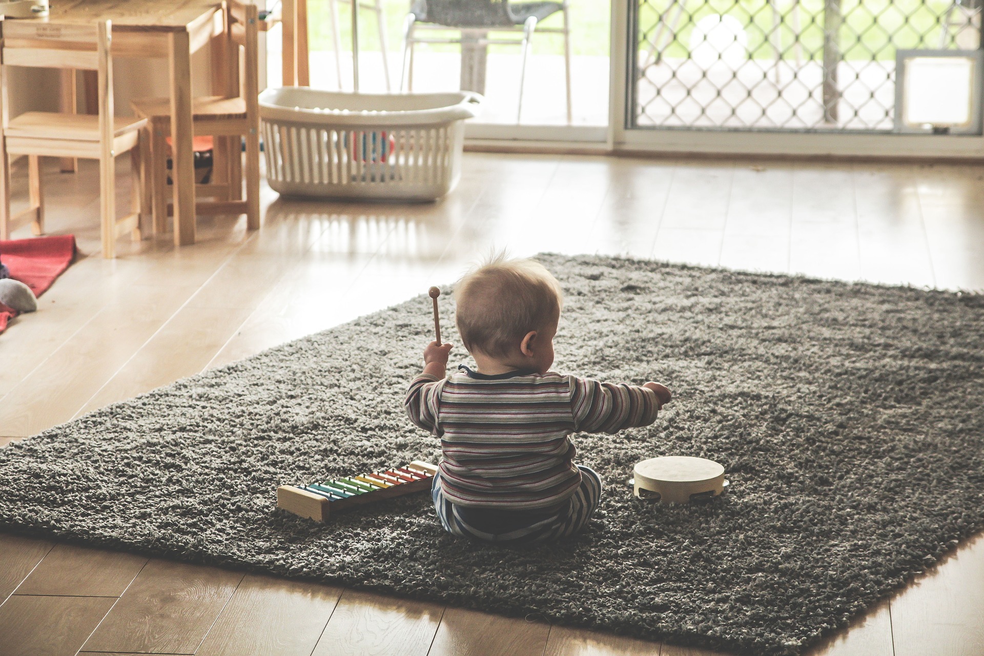 In jeweils zwei praktischen und theoretischen Einheiten lernen die Interessenten den fachgerechten Umgang mit Babys und Kleinkindern.