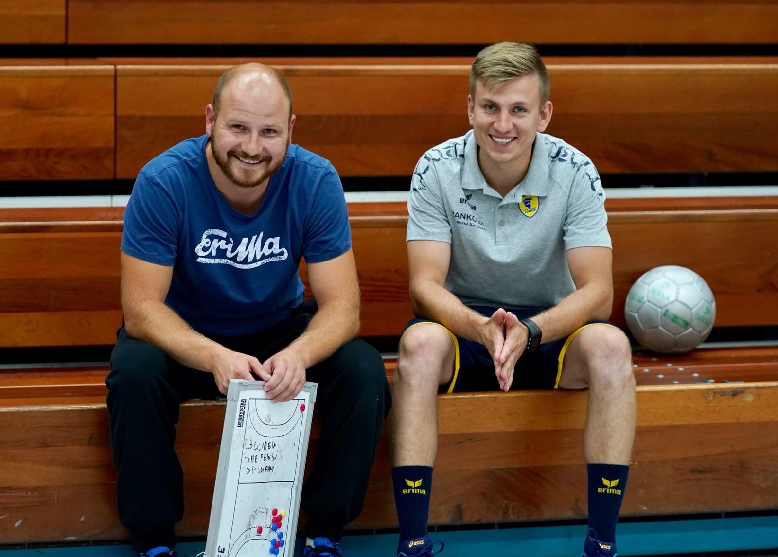 Neu-Löwen: Florian Schulz (rechts) mit A-Jugendtrainer Daniel Haase