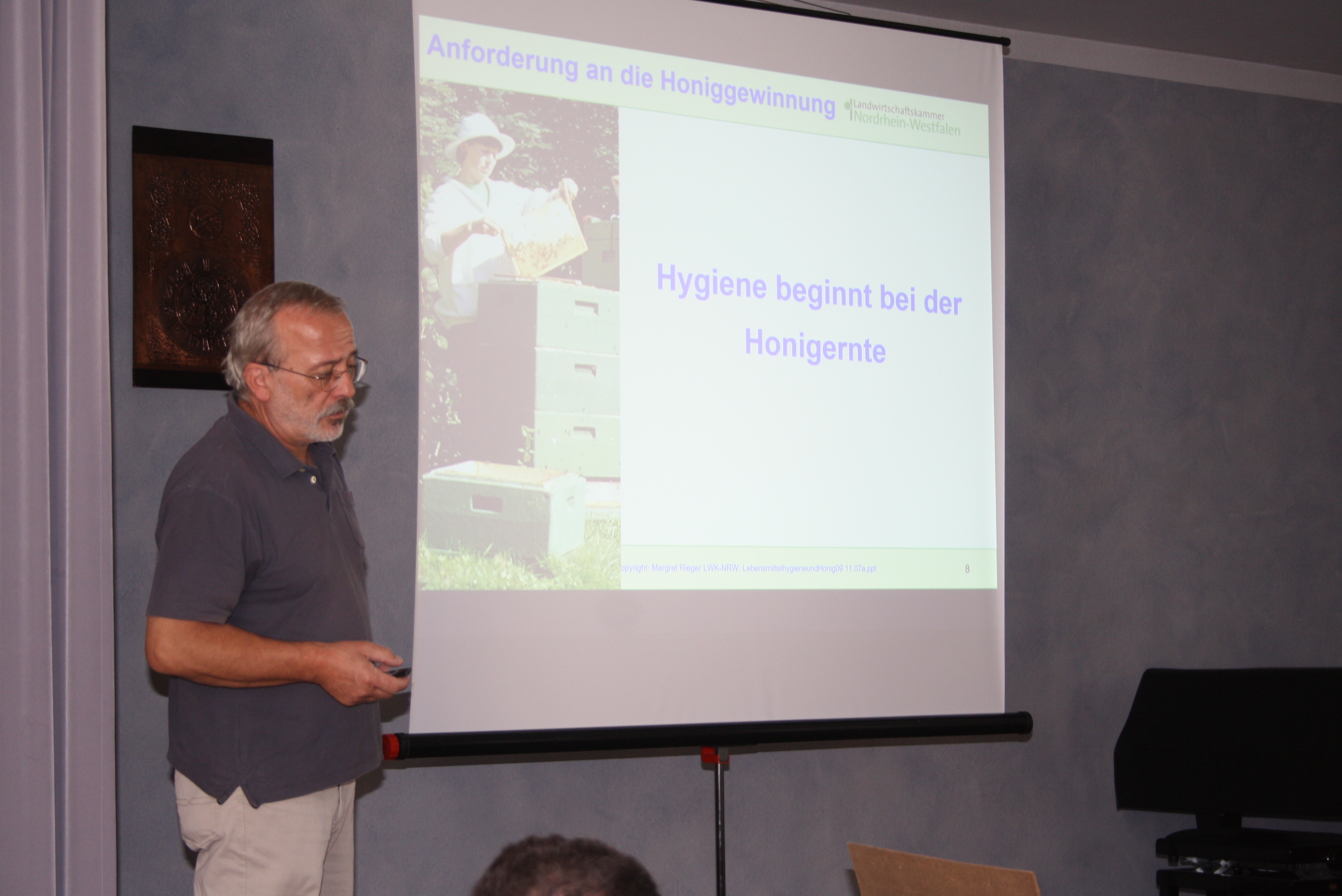 Vorsitzender Klaus Eisele hat viele interessante Themen in seinem Vortrags-Gepäck