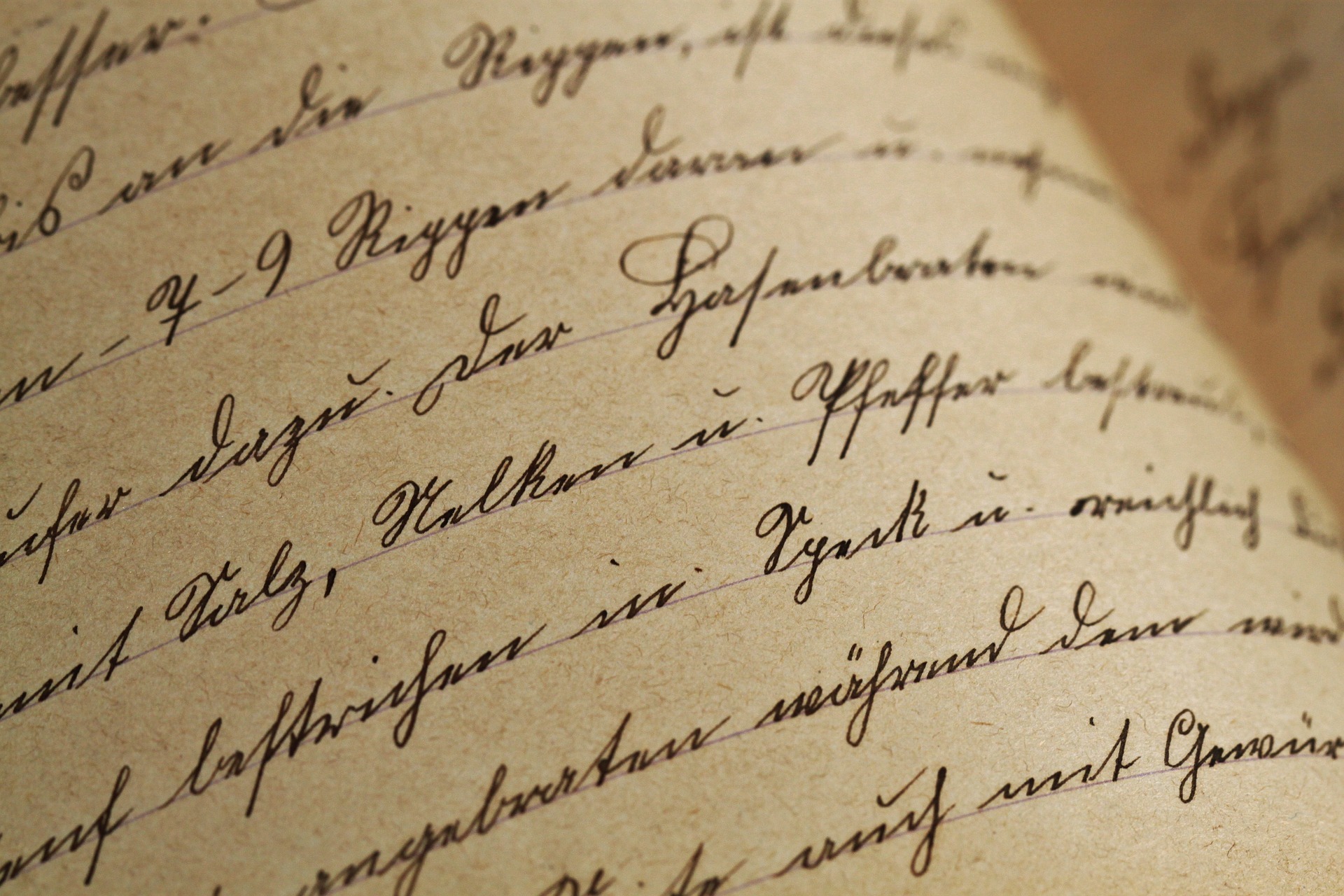 Wer kann heute noch die alte Sütterlin-Handschrift lesen? Ein Kurs in Rheinzabern hilft, die Schrift künftig lesen zu können.