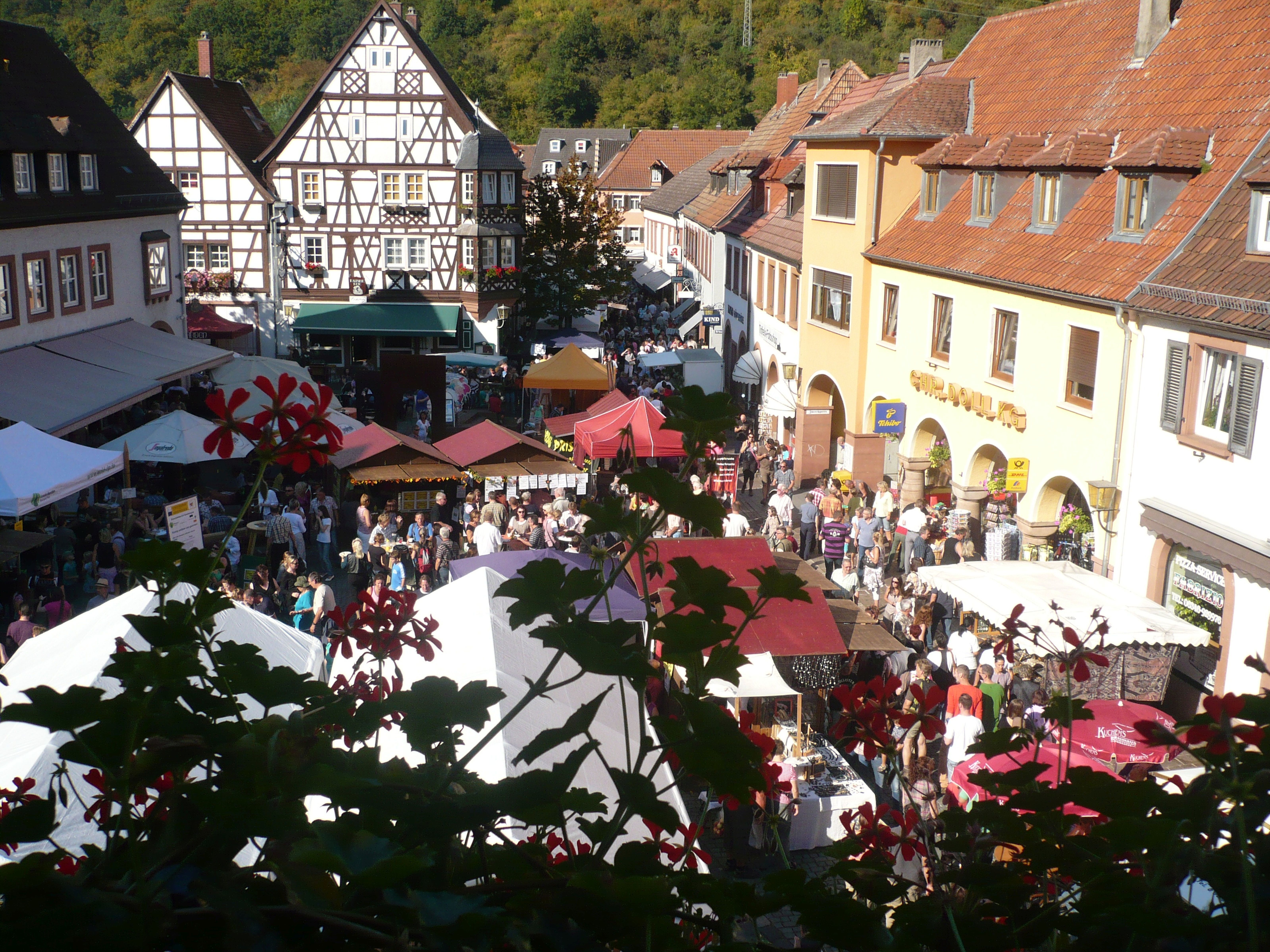 Zentrum des Festes ist wieder der Rathausplatz in Annweiler.