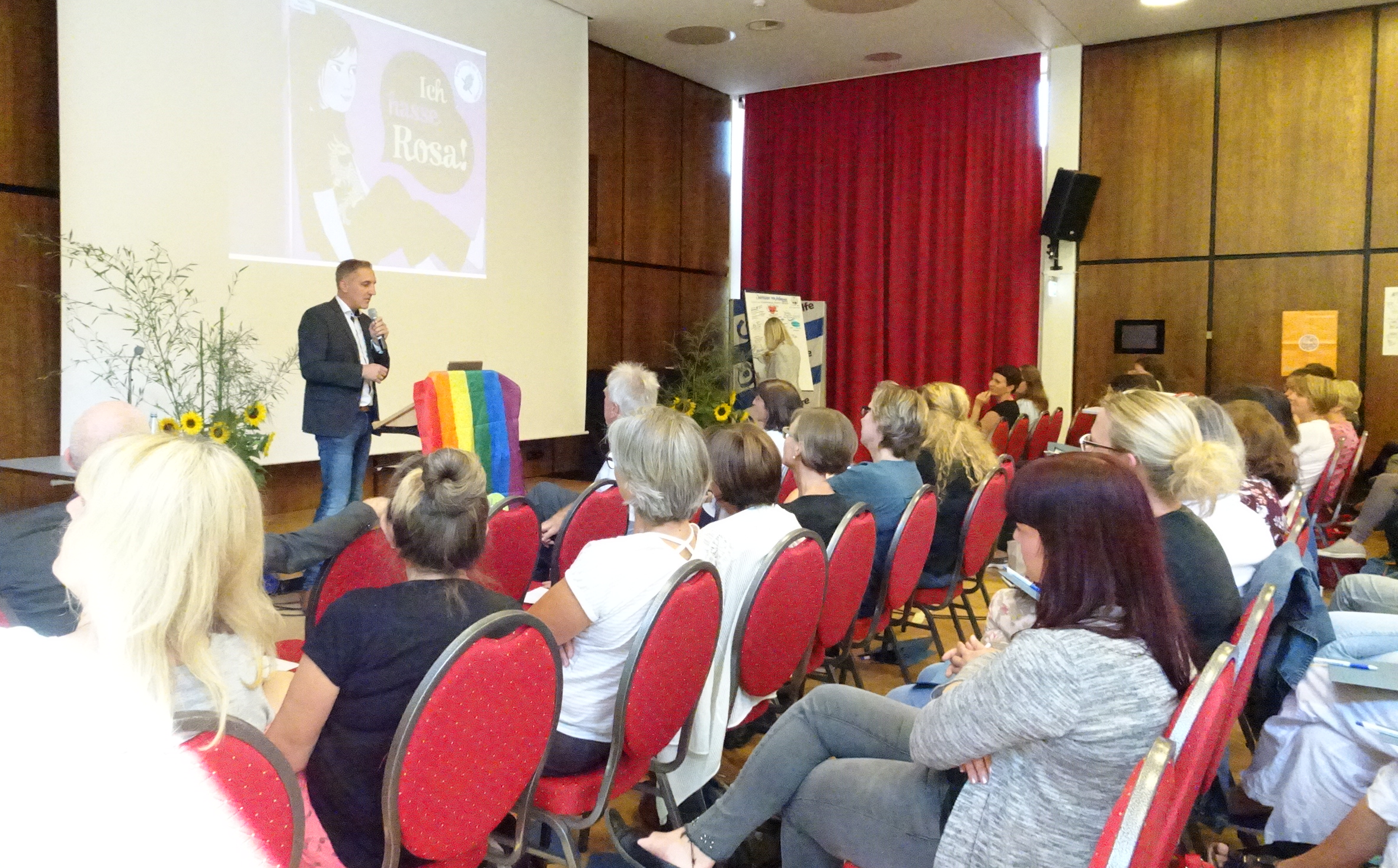 Professor Timm Albers bei seinem Vortrag "Chancen und Herausforderungen inklusiver Pädagogik"