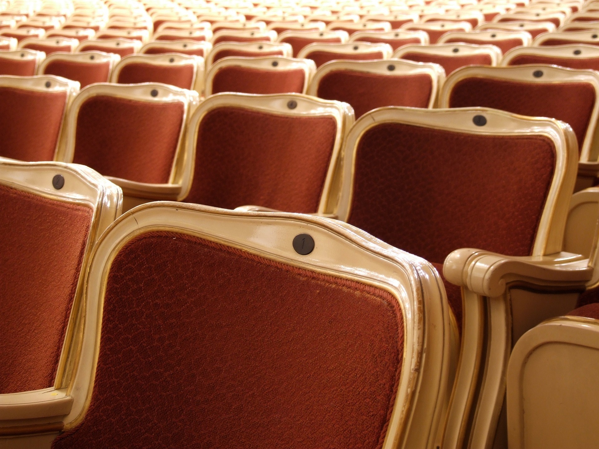Die Laienschauspieler hoffen auf eine gut gefülle Tulla-Halle (Symbolbild).