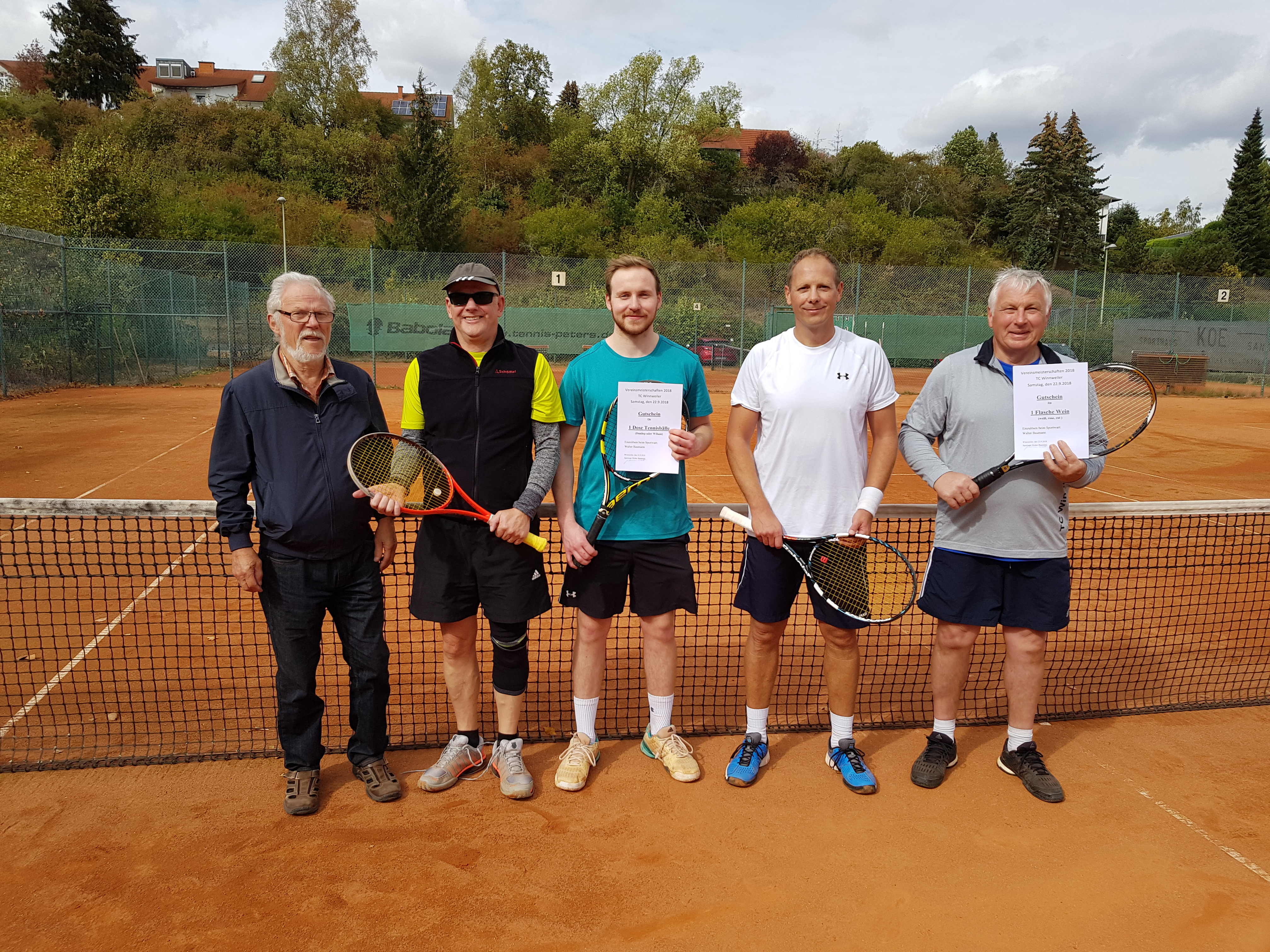 Die Endspielteilnehmer im Herren-Doppel Sportwart Walter Baumann, Wolfgang Bey, Sebastian Stäbler, Steffen Brack, Harald Böhmer, von links nach rechts