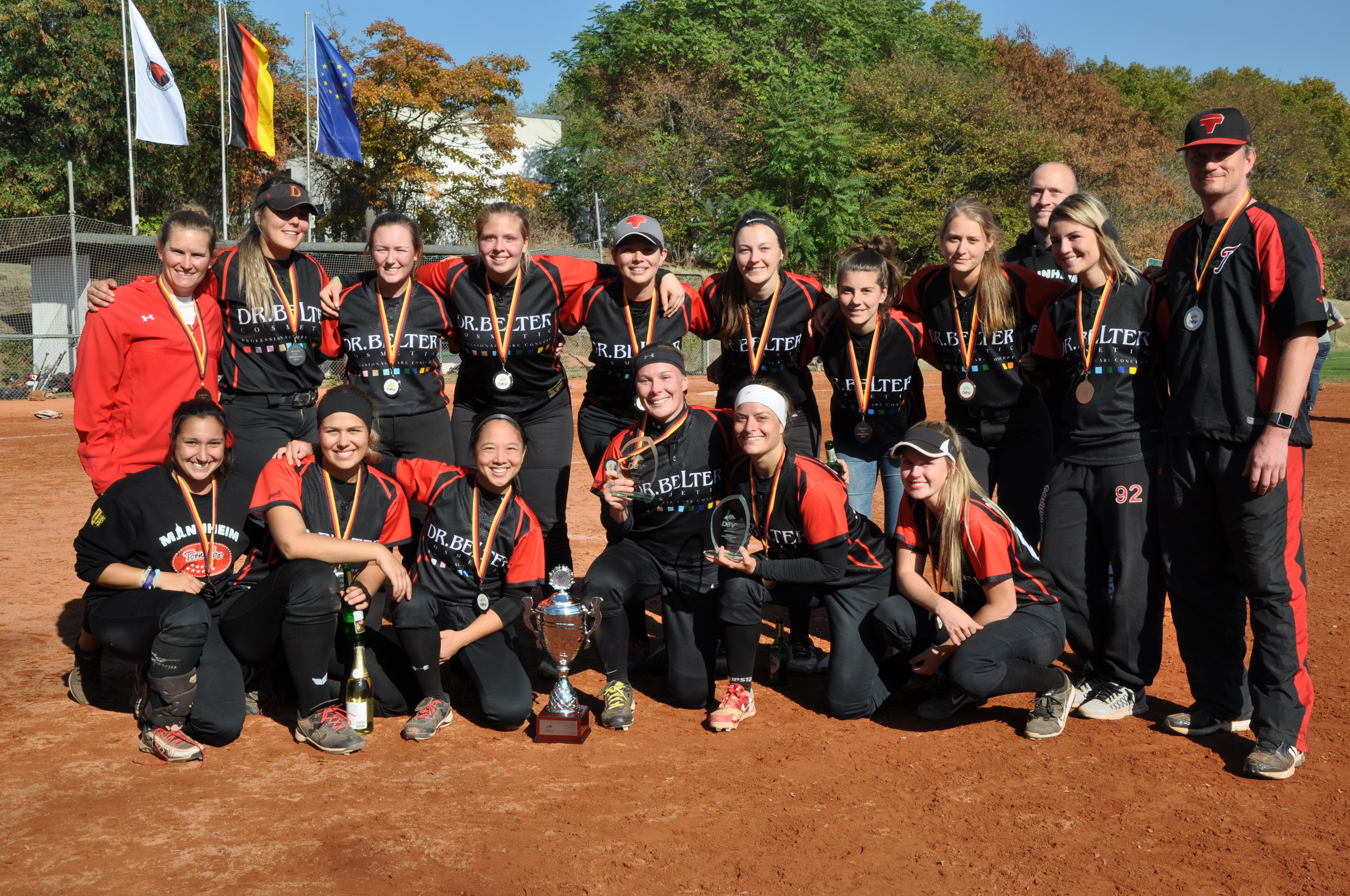 Strahlende Gesichter trotz Silbermedaille: Die Damen der Mannheim Tornados. foto: El-Ayoubi