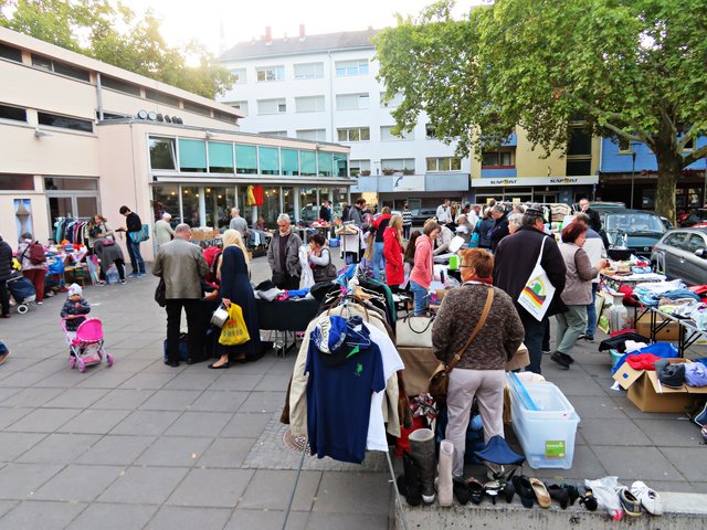 Auf dem Vorplatz war schon ordentlich was los | Foto: Melder