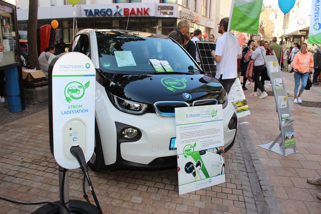 Über E-Moblilität informierten die Stadtwerke Neustadt. | Foto: Pacher