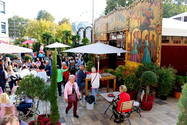 Viel Trubel rund um den Spiegelpalast. | Foto: Pacher