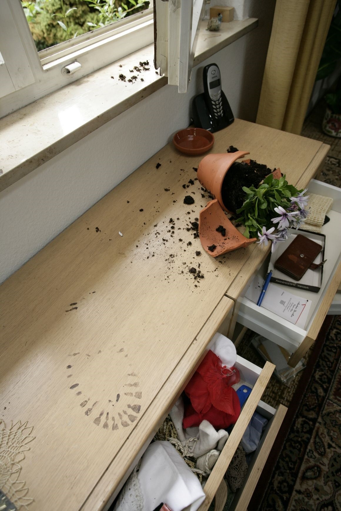 Gleich zwei Mal haben am Wochenende Einbrecher im nördlichen Landkreis Karlsruhe zugeschlagen.