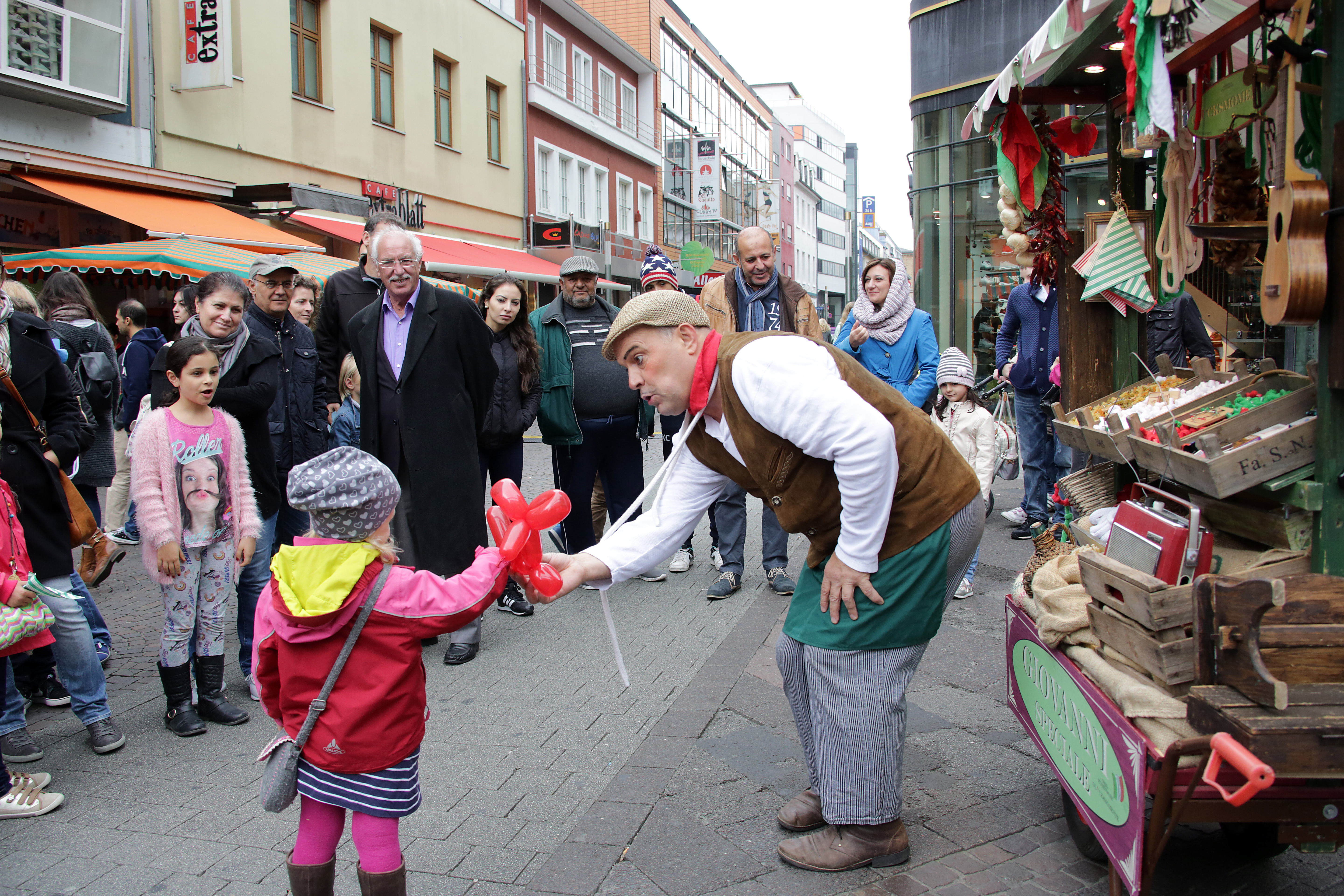 In der Innenstadt wird allerhand geboten. Fotos: archiv