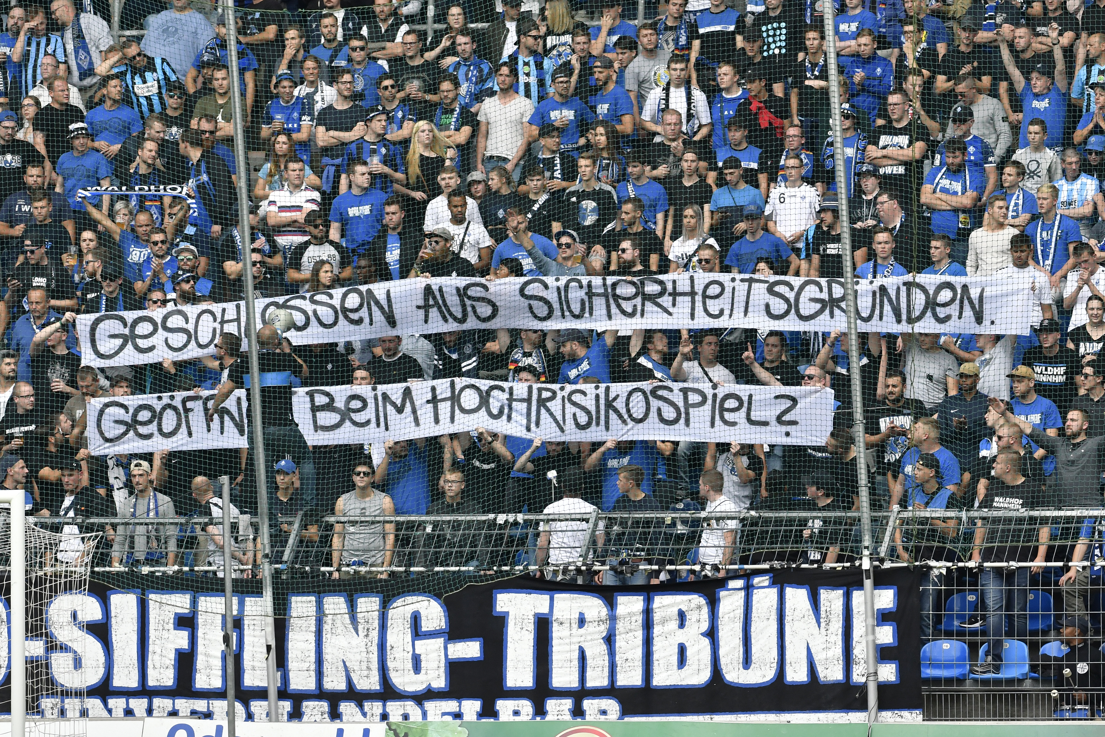 Das „Risikospiel“ verlief diesmal äußerst friedlich. foto: pix