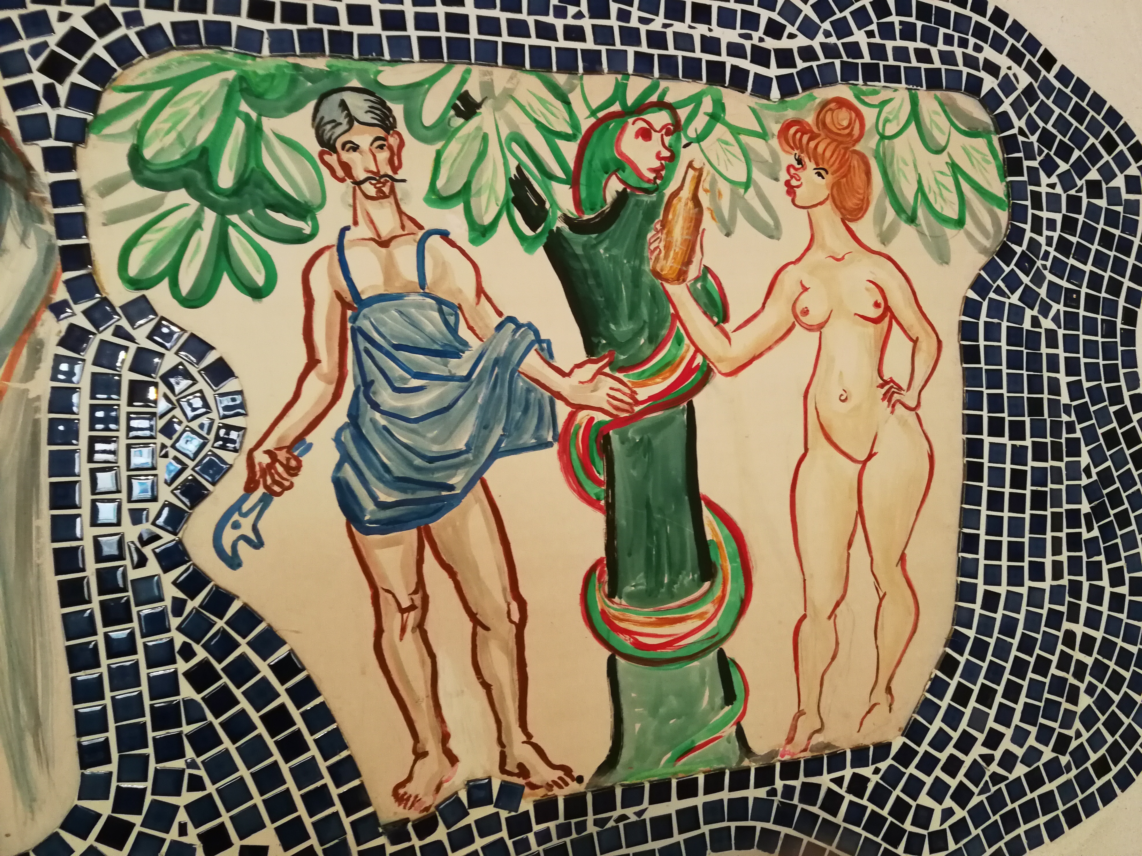 Mit einer Flasche Bier verführt Eva den Schuhmacher Adam. Ein Unikat, das der Maler Karl H. Emanuel für seine Freunde Christel und Peter Michael Weis anfertigte. Foto: Kling