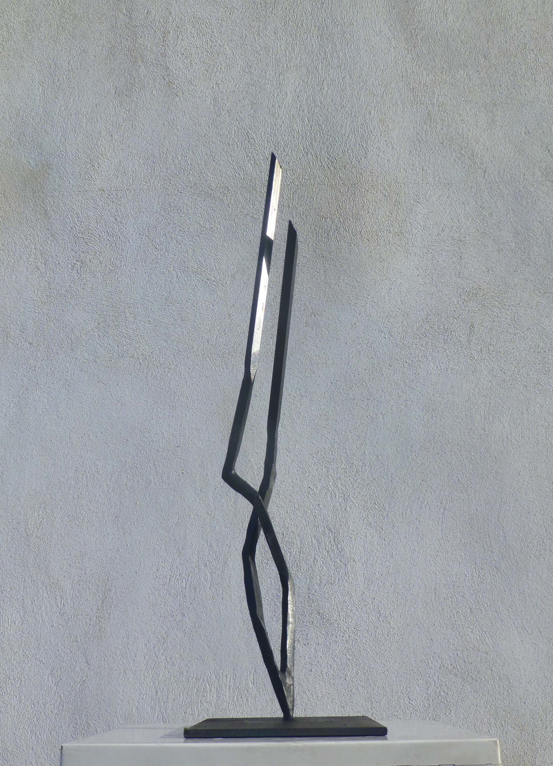 Ein Modell im Maßstab 1:10 des Kunstwerks von Robert Schad, das im kommenden Frühjahr in der „Neuen Mitte“ in Tiefenthal aufgestellt werden soll. Foto: KunstKabinett