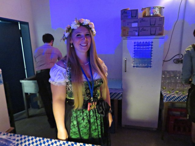 Liebliche Bedienung an der Cocktailbar | Foto: Brigitte Melder