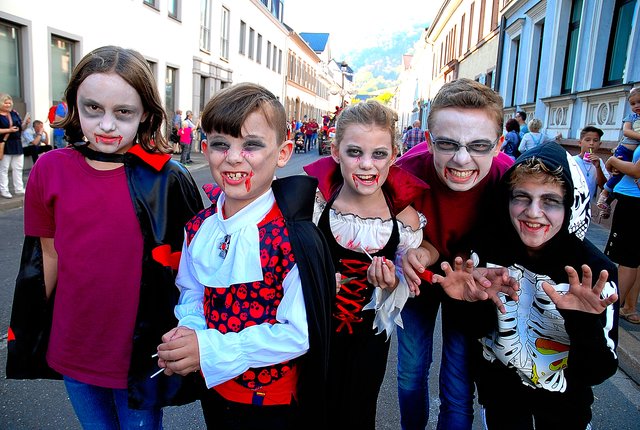 Schauerlich schön: Die Jugendgruppe des Edelhoftheaters Kirrweiler. | Foto: Pacher