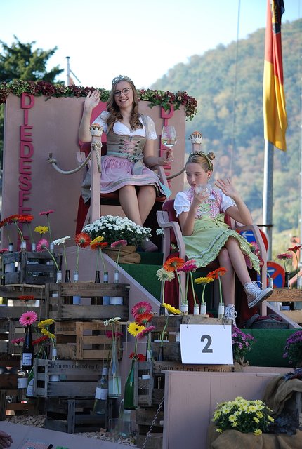 Die Diedesfelder Weinprinzessin Lea I. mit Traubensaftprinzessin Fiona. | Foto: Pacher