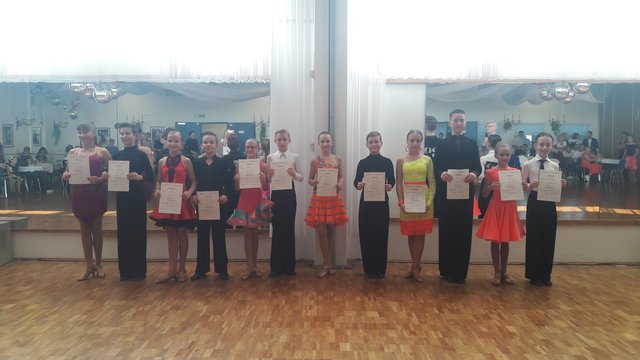 Siegerehrung.
2. Paar von links: Marian Yanakiev und Christina Miller  | Foto: TSC Landau, zur Veröffentlichung freigegeben