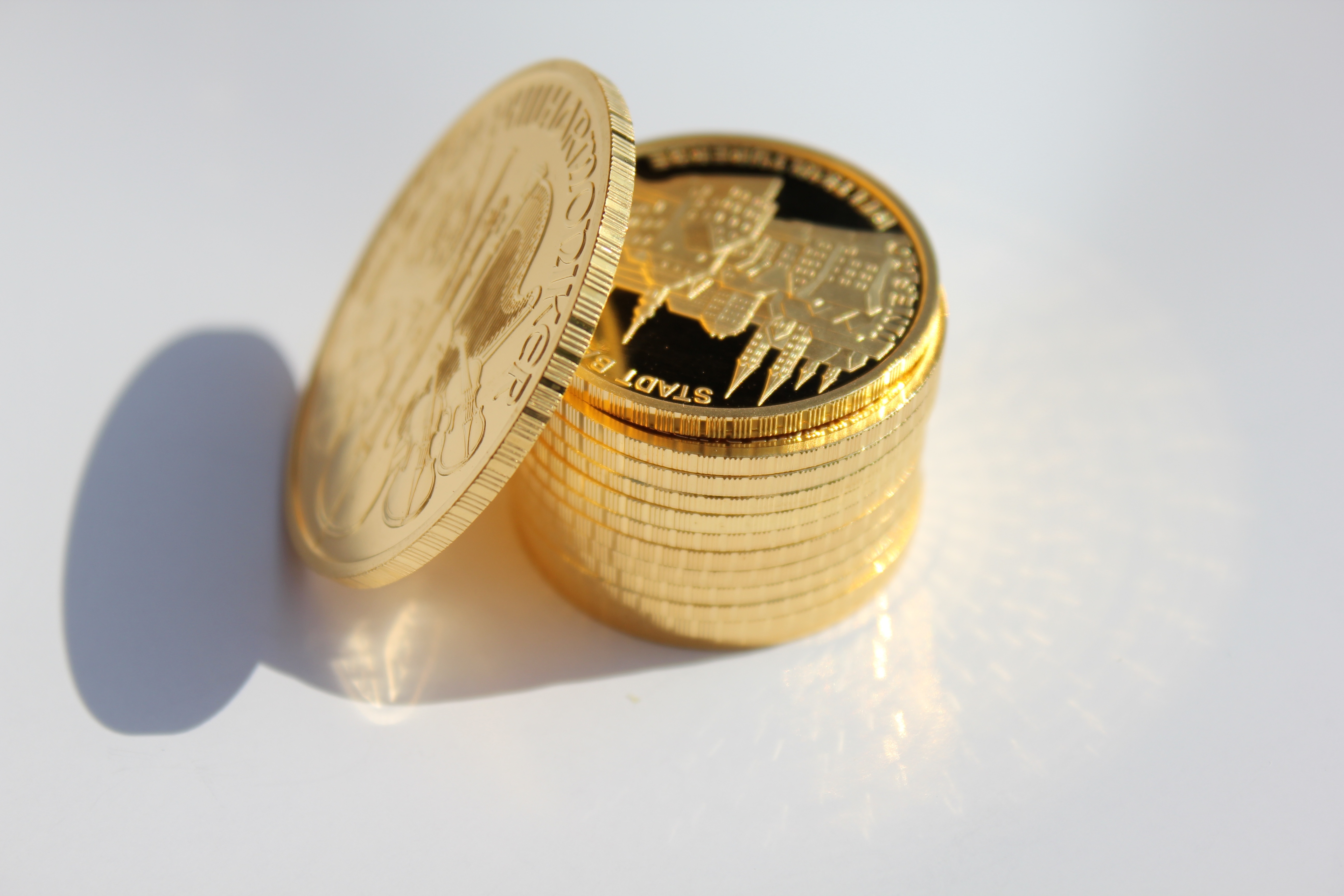 Bei einem Briefmarkengroßtauschtag am Sonntagmorgen sind mehrere Goldmünzen entwendet worden.
