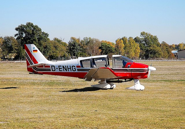 „Robin DR 400“ lautet die genaue Bezeichnung des im Volksmund „Jodler“ genannten und seit den 60er-Jahren beliebten und weit verbreiteten französischen Viersitzers.  | Foto: Pacher