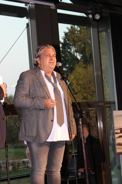 Moderator Tommy Schmidt. | Foto: Pacher