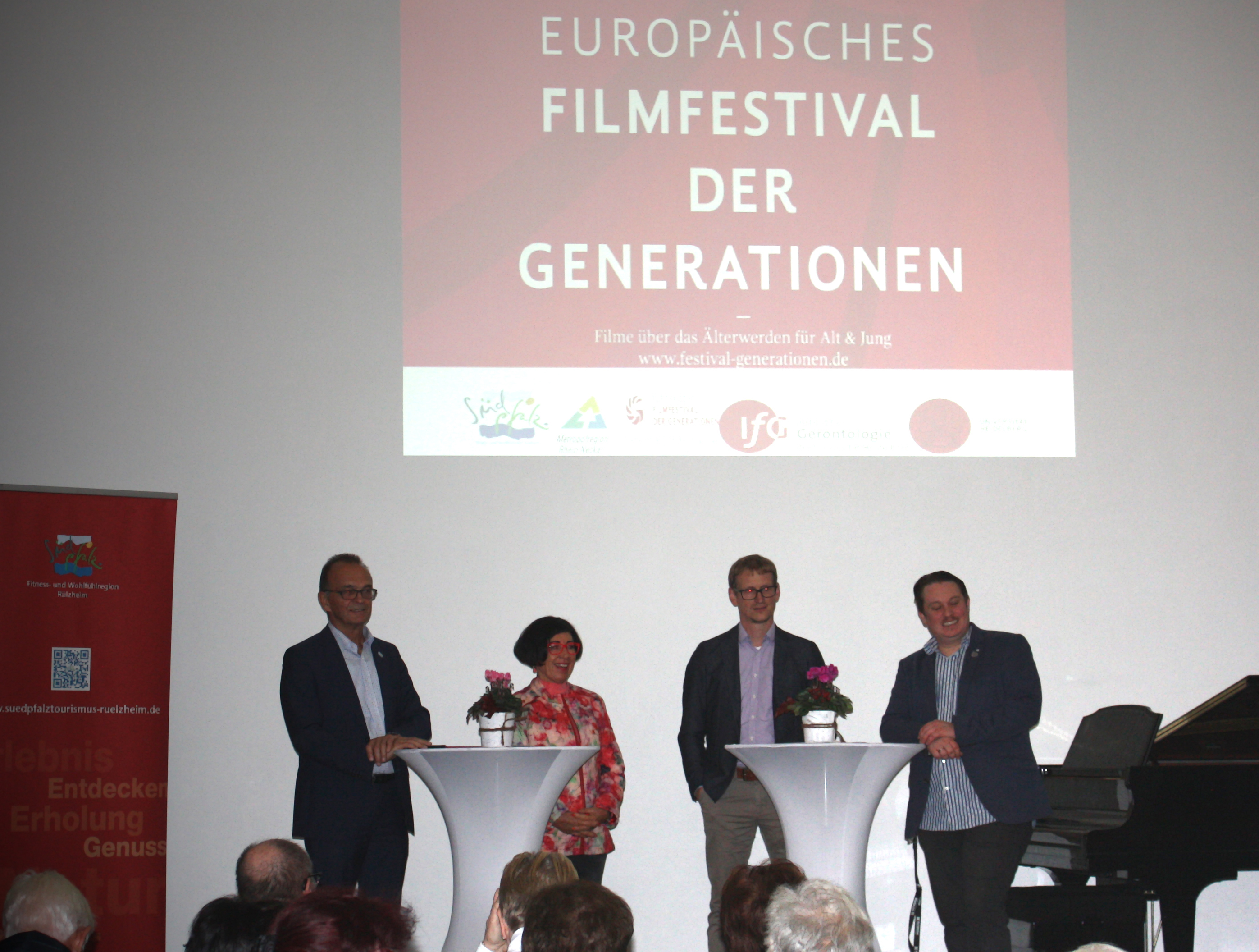 Die Diskussionsteilnehmer (von links) Dr. Fritz Brechtel, Inge Mendel, Steffen Hess und Moderator Sebastian Hör.