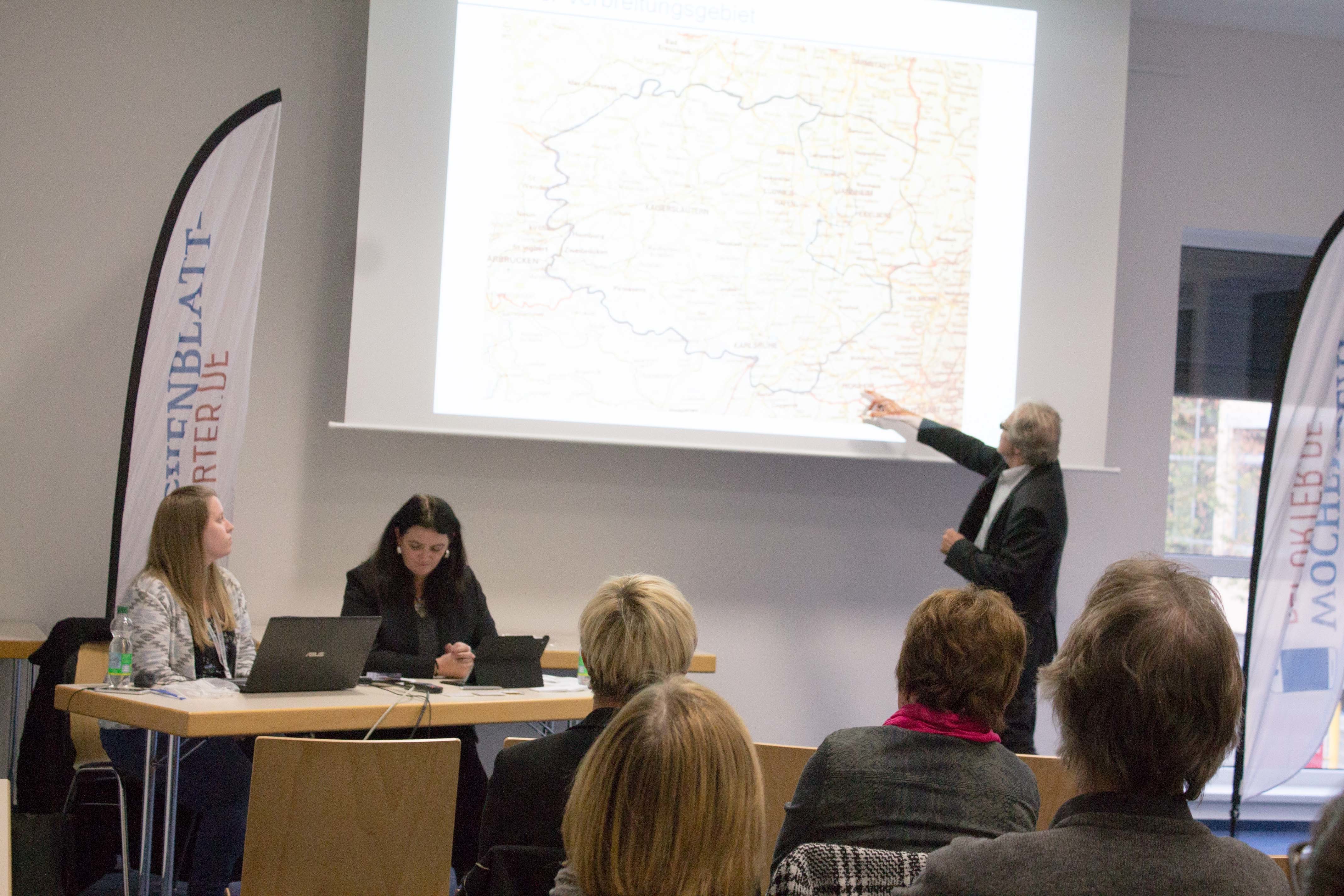 Vorstellung des neuen Online-Portals "Wochenblatt-Reporter" in Rockenhausen mit dem Online-Projektteam Verena Goepfrich und Tanja Zipp sowie Chefredakteur Ulrich Arndt, von links nach rechts