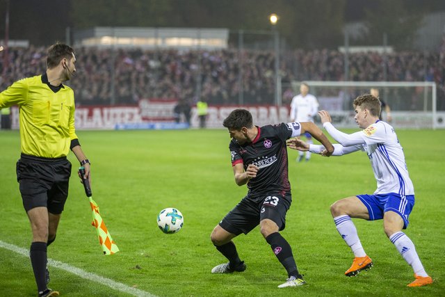 Kapitän Florian Dick im Zweikampf | Foto: Jens Vollmer
