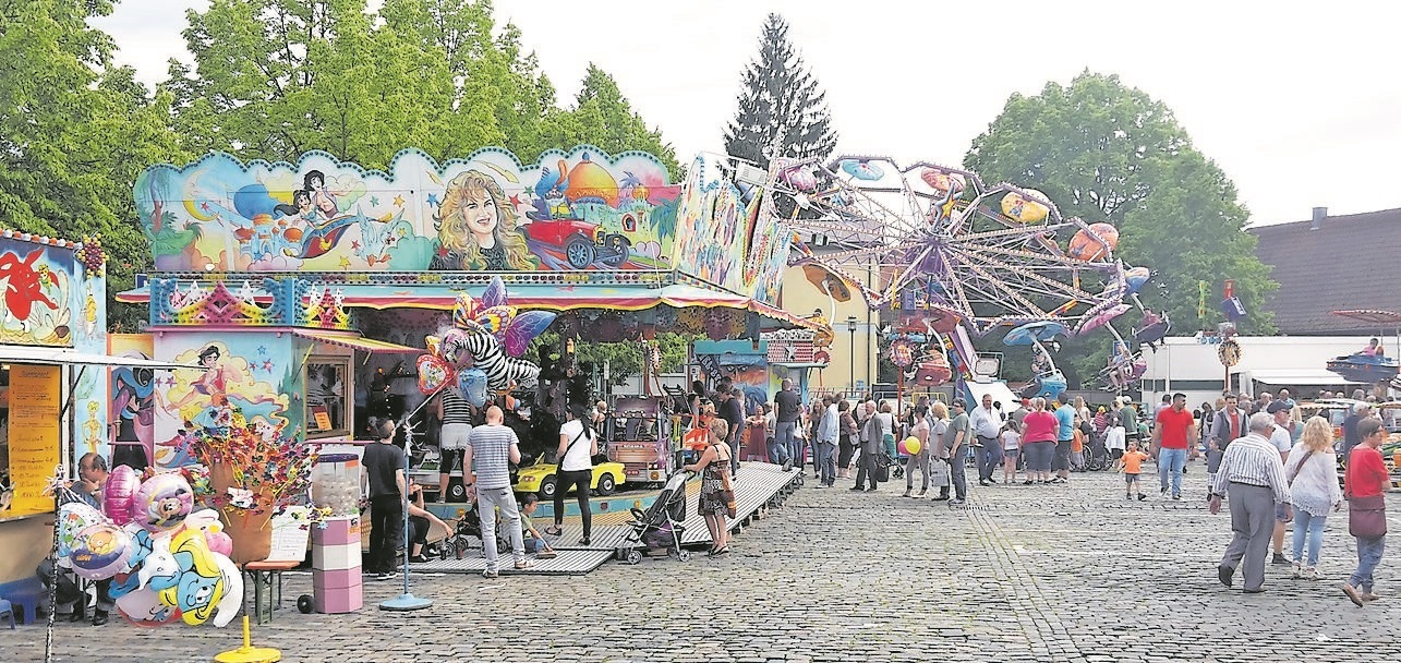 Eine Vielzahl an Fahrgeschäften gibt es auch 2018 beim Kandeler Oktobermarkt.