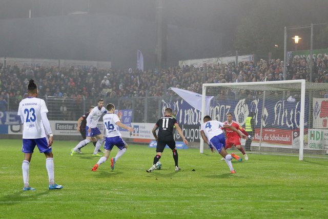 Pick tanzt durch die gegnerische Abwehr | Foto: Jens Vollmer