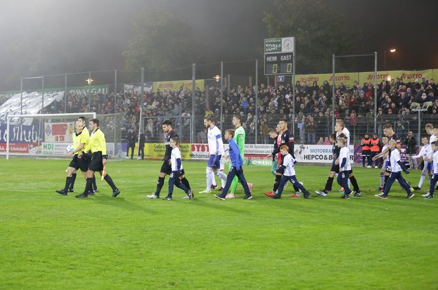 Einmarsch der Mannschaften | Foto: Jens Vollmer