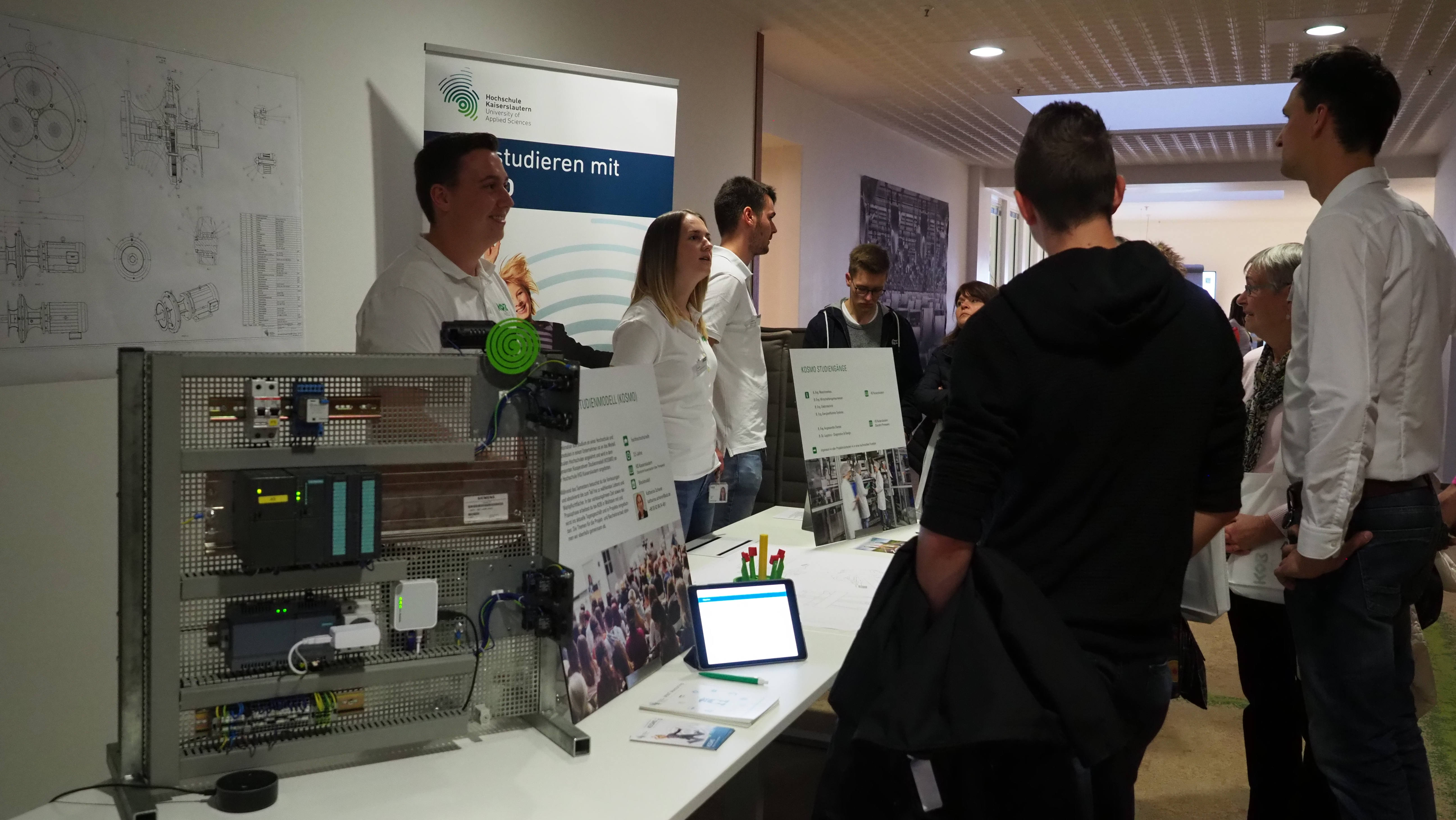 Informationen aus erster Hand gab’s bei der „Nacht der Ausbildung“ bei KOB in Wolfstein. Foto: KOB