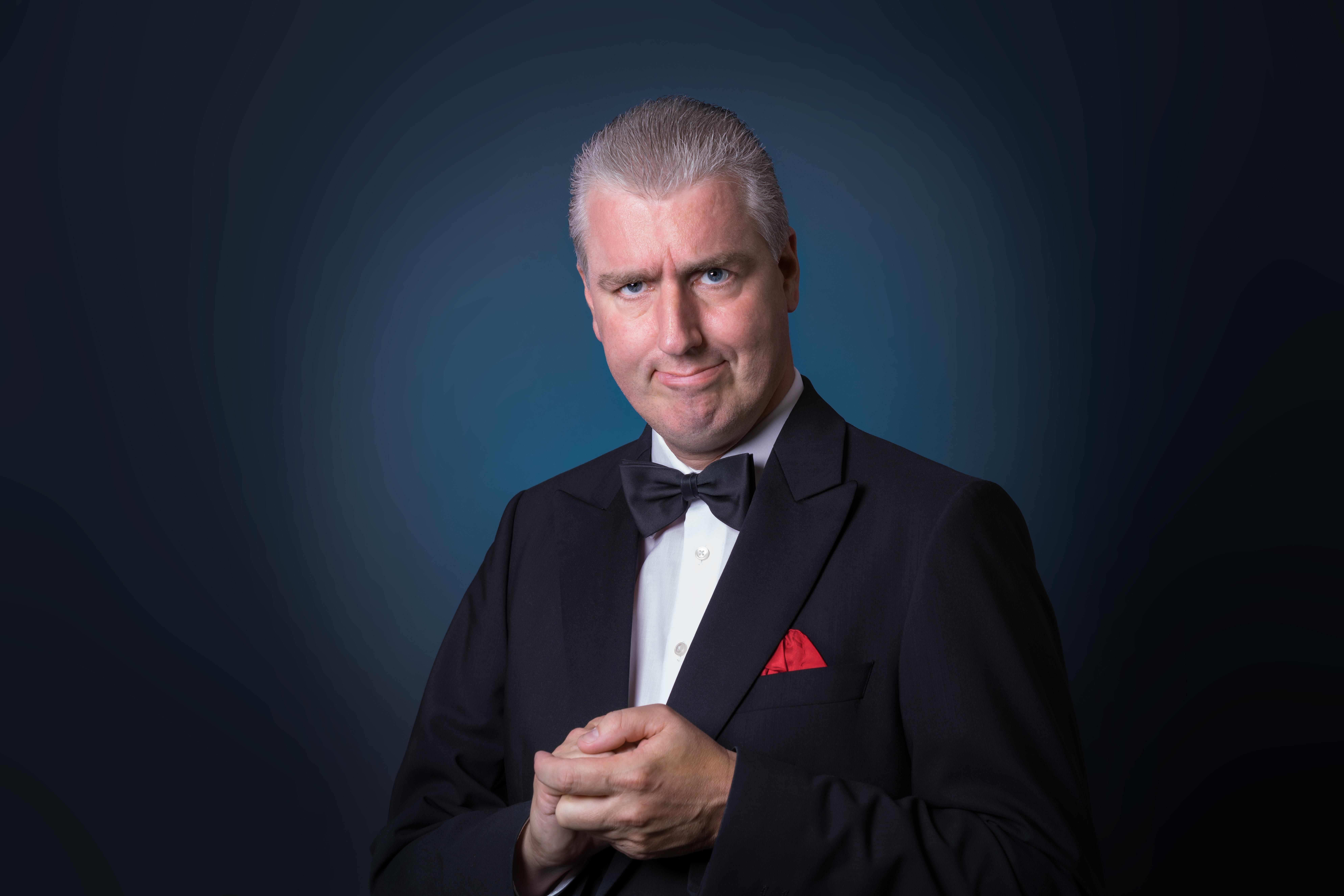 Kabarettistisch-satirische Unterhaltung mit Ramon Chormann.