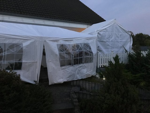 Das Zelt ist mittlerweile 5x5 m groß | Foto: Susanne Bohmann