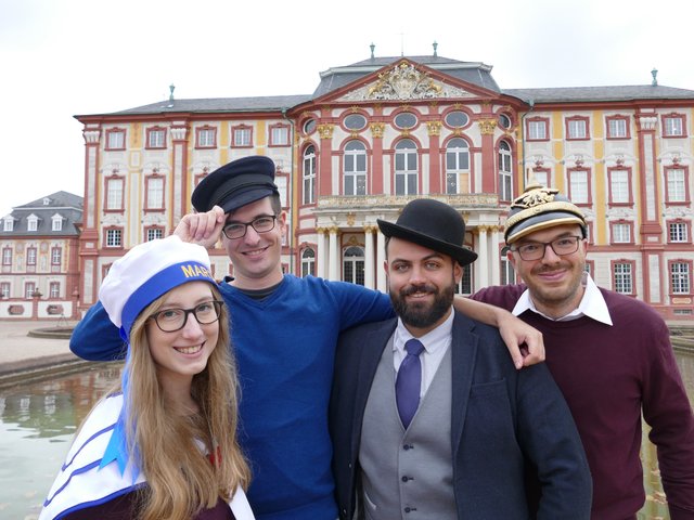 Als Extra gibt es an diesem Wochenende der offenen Schlossportale noch eine Fotoaktion: Alle, die ihr Selfie aus einem der neun teilnehmenden Schlösser und mit dem Hashtag #StürmteureSchlösser versehen auf Facebook oder Instagram hochladen, nehmen an einer Verlosung teil. | Foto: ps