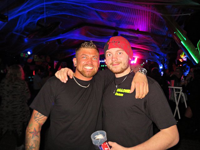 Zwei junge Männer vom Team | Foto: Brigitte Melder