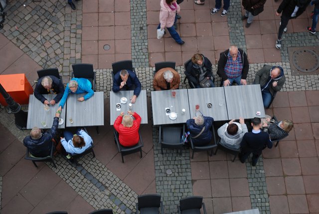 Die milden Novembertemperaturen ermöglichten ein gemütliches Sitzen im Freien. | Foto: Pacher
