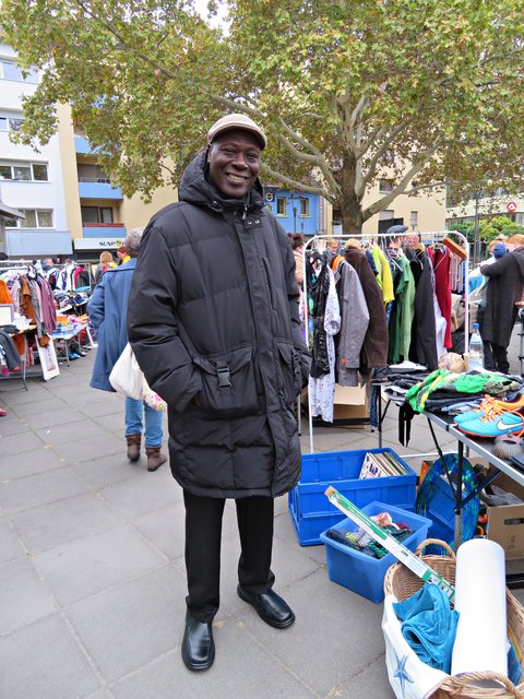 Er ist langjähriger Stammkunde auf dem Flohmarkt | Foto: Brigitte Melder